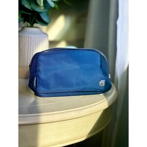 Lululemon Everywhere Belt Bag True Navy Nylon Adjustable Strap Zip Closure 1L